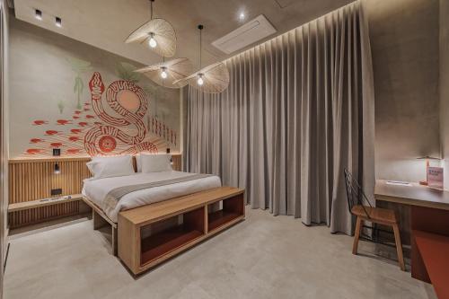 a bedroom with a bed and a table and a desk at Kuuna Luxury Stays by Wynwood House in Medellín
