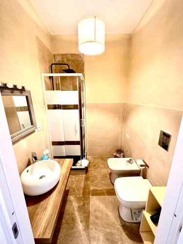 Bilik mandi di Fine Flat La Rotonda B&B