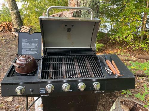 a grill with a chocolate item on top of it at Escape to Tree House Island Life in Monmouth