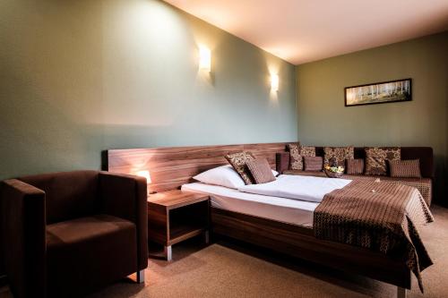 Postel nebo postele na pokoji v ubytování Hotel Comfort with free Wellness and Fitness Centrum