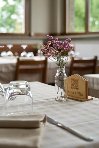 Gambar di galeri bagi Albergo Moderno & Spa di Fuipiano Valle Imagna