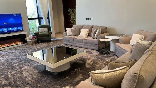 a living room with couches and a tv at فيلا ابها 3 in Abha