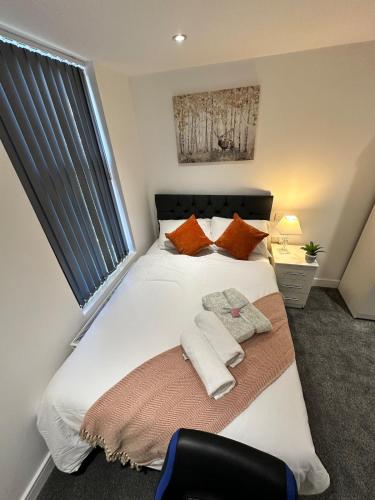 a bedroom with a bed with two towels on it at Regent Cosy in Coventry