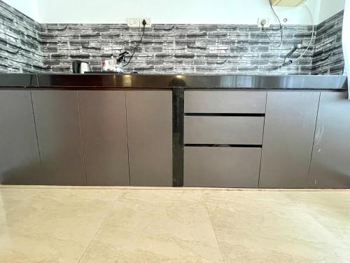 Η κουζίνα ή μικρή κουζίνα στο The Driftwood Dan Studio Flat WiFi colva