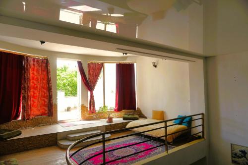 a bedroom with a bunk bed in a room with windows at Pospolita Guest House in Kutaisi