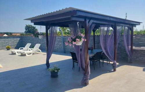 Gorgeous Home In Pula