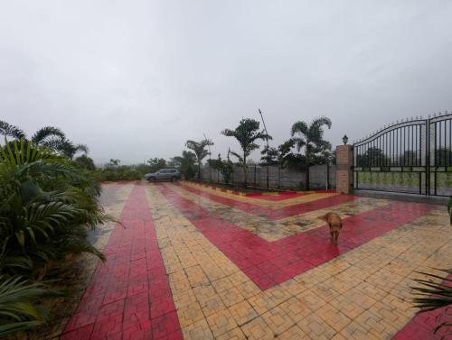 Kolam renang di atau dekat dengan Shaikh Farmhouse - 5BHK Private Pool Villa