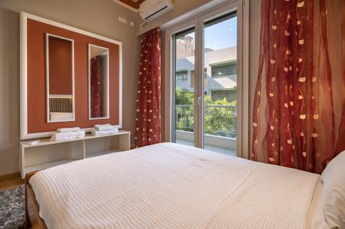 Central Spot 2-Bedroom Apt by ΜΡS