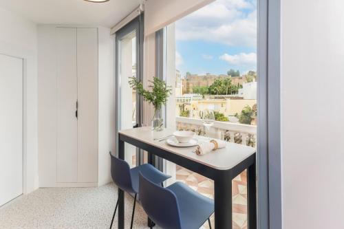 a room with a table and chairs and a window at Picasso III in Málaga
