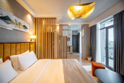 a bedroom with a large bed and a large window at Gori Apartments in Gori
