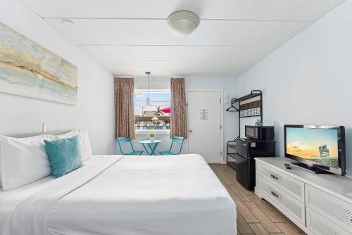 Μια τηλεόραση ή/και κέντρο ψυχαγωγίας στο Daytona Inn and Suites