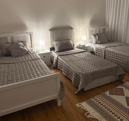 Giường trong phòng chung tại قوت 4المحاله