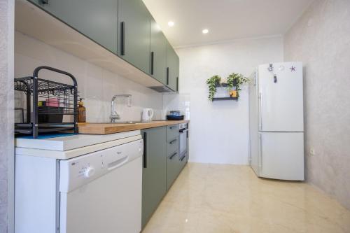 Apartments by the sea Baska Voda, Makarska - 12714