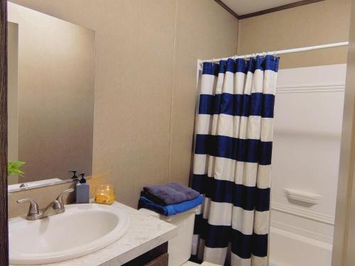 Gallery image of Aloha Lake Livingston Room B in Livingston
