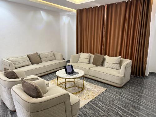 Aberdeen Richview Luxury Apartments Your Private Ensuite Room in a 3Bed Luxury Apartment H101-2にあるシーティングエリア