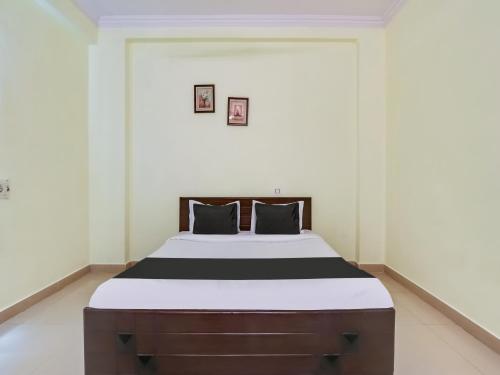 Postel nebo postele na pokoji v ubytování Hotel O SS ELITE