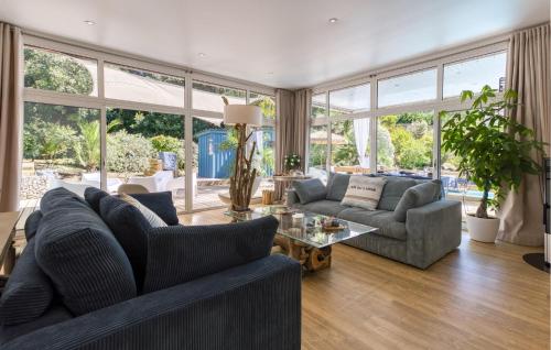 Χώρος καθιστικού στο Stunning Home In Meschers-Sur-Gironde