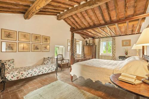 Postel nebo postele na pokoji v ubytování Camporempoli by Salogi Villas