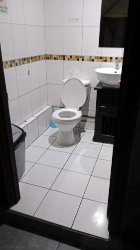 Koupelna v ubytování Landay Hostel