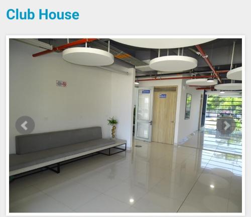 a lobby with a couch in the middle of a building at PUERTO AZUL CLUB House in Ricaurte