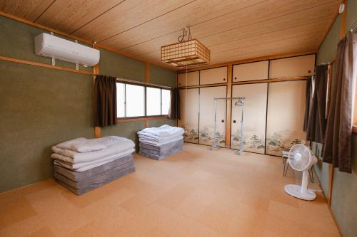 Postel nebo postele na pokoji v ubytování なまけ者の宿