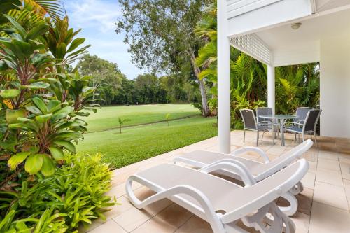 O grădină în afara Mirage Resort Villa 126 with access to Sheraton Facilities