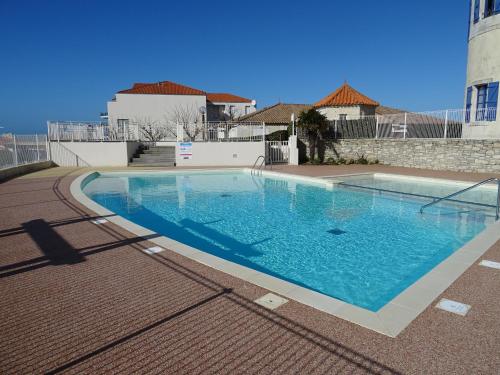 Appartement cosy avec piscine et parking proche mer