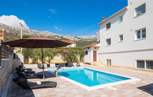 Lovely Home In Kastel Sucurac With Sauna