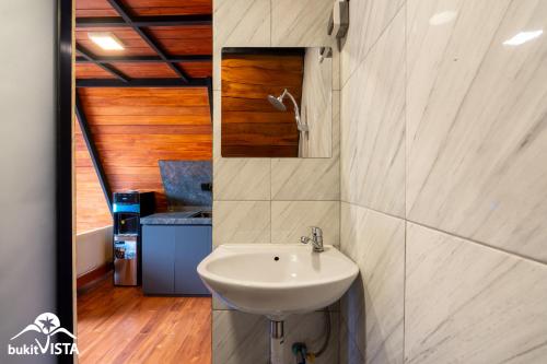 Ένα μπάνιο στο El Cabana by Bukit Vista
