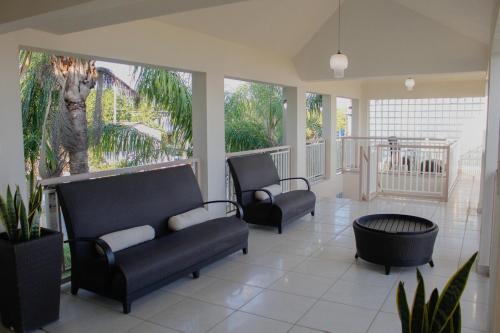 a screened in porch with two chairs and a couch at Villa Las Tres Gaviotas I in Salinas