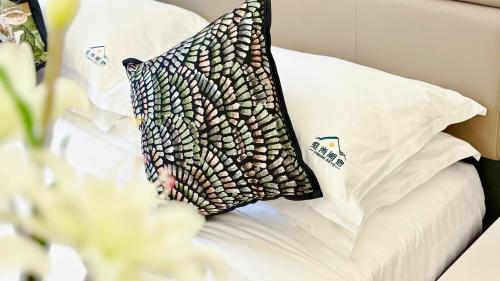 Postel nebo postele na pokoji v ubytování Vishan Garden Boutique Hotel 厦门维尚花园潮宿 中山路步行街店