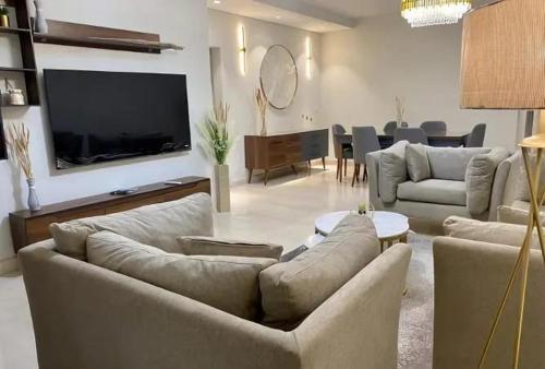 Luxury Apt in Mivida Avenue