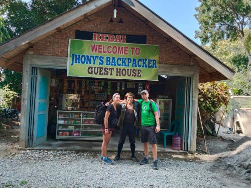 Επισκέπτες που μένουν στο Jhony's Backpacker-Guest House only stay here book treking with us