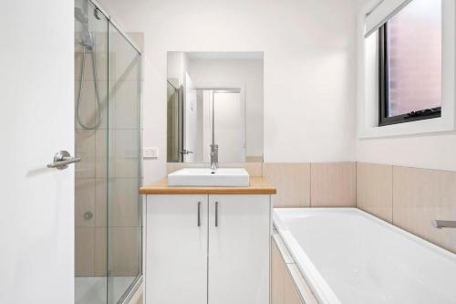Bilik mandi di Geelong ReGen Living near City
