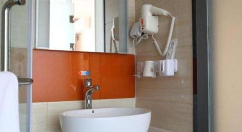 a bathroom with a sink and a mirror at 7 Days Premium Beijing Dabaotai Metro Station Luhua Road in Beijing