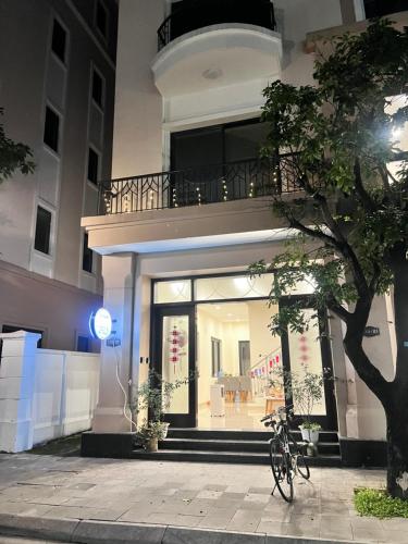 a bike parked in front of a building at Homestay Cọ Xanh 8 GenZ in Hòa Bình