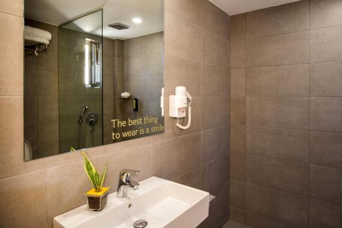 Bilik mandi di Sundance Apartments & Suites