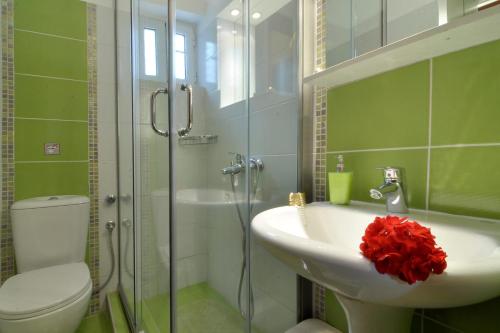 Ένα μπάνιο στο Fouxia Apartments and Studios 