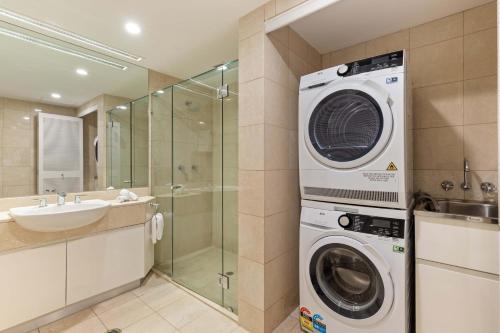 Ένα μπάνιο στο Mirage Resort Villa 446 with access to Sheraton Facilities