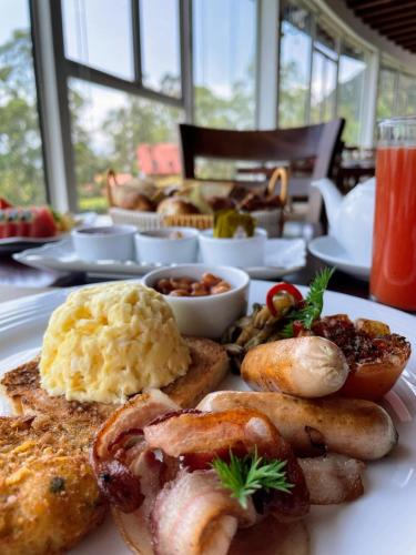 Jídlo v hotelu nebo okolí