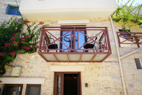 a balcony on the side of a building at kritikies1 in Pitsidia