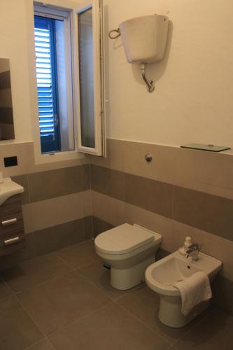 a bathroom with a toilet and a sink at B&B Monterosso in Realmonte