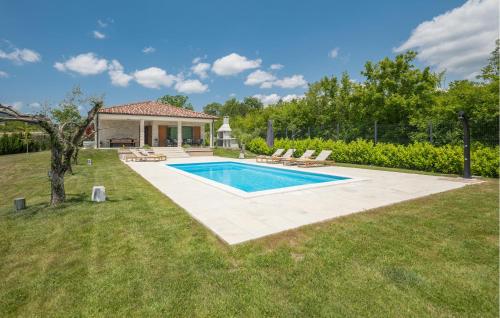 Awesome Home In Strped