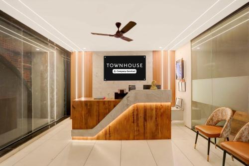 Μια τηλεόραση ή/και κέντρο ψυχαγωγίας στο Super Townhouse Shivamogga Formerly Karthik Bhavan