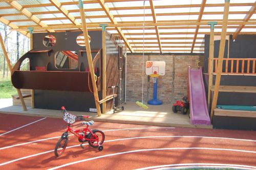 a small red bike on a basketball court at Spa Glamping in Kirikumõisa