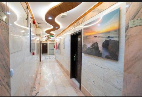 a hallway in a building with a painting on the wall at فندق اعالي الحجاز in Makkah