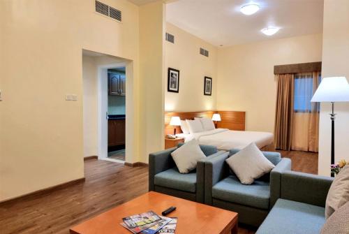 Katil atau katil-katil dalam bilik di Ramada Hotel & Suites by Wyndham Ajman