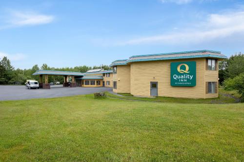 a building with a sign that reads quality inn at Quality Inn Kodiak in Kodiak