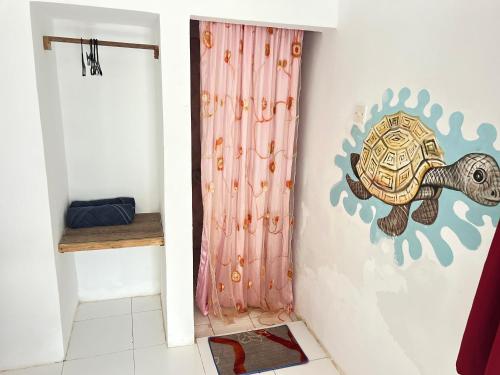 Bilik mandi di Zanzi beach hotel