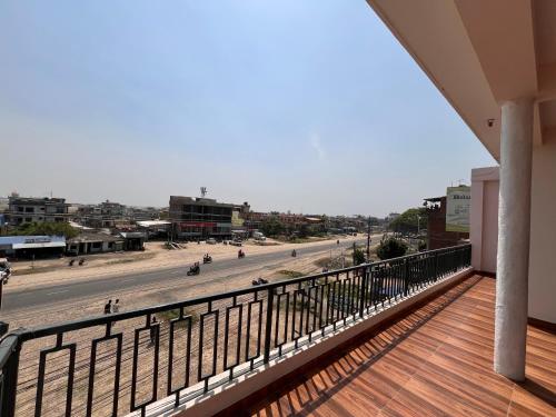 a balcony with a view of a city street at Hotel Atithi Devo Bhava in Lālbhitti